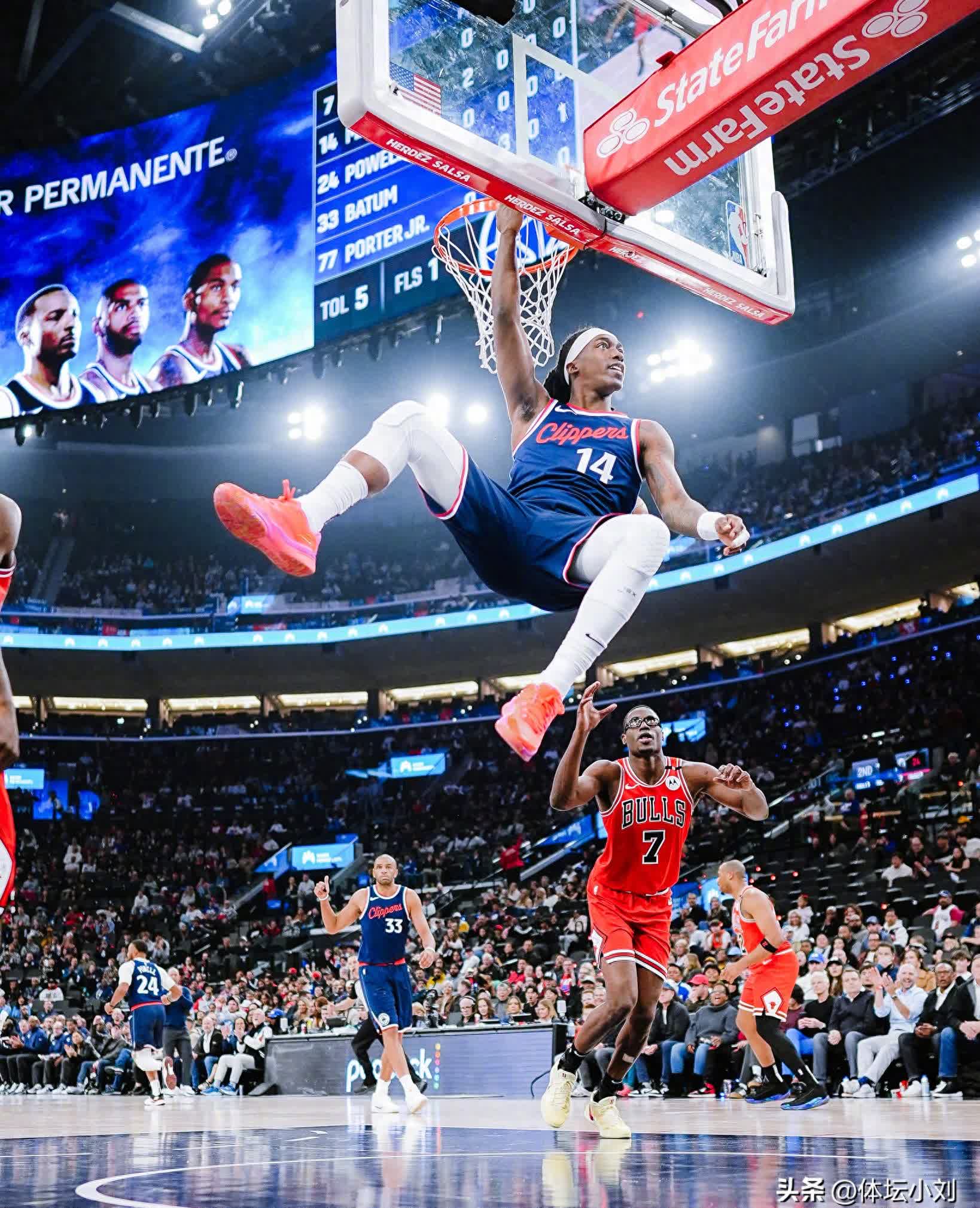 快船客场击败公牛，取得胜利晋级