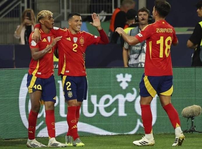 德国在欧预赛中与西班牙对抗——胜负难料的简单介绍 德国在欧预赛中与西班牙对抗——胜负难料的简单介绍