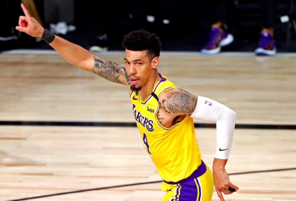 包含马刺碾压西班牙男篮，丹尼·格林爆发神勇的词条