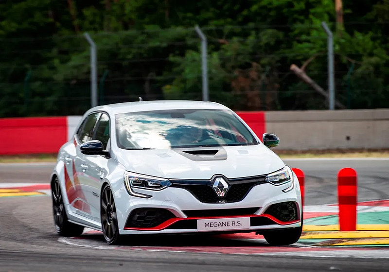 索伯车队绝杀梅赛德斯,阿隆索刷新纪录的简单介绍 索伯车队绝杀梅赛德斯,阿隆索刷新纪录的简单介绍