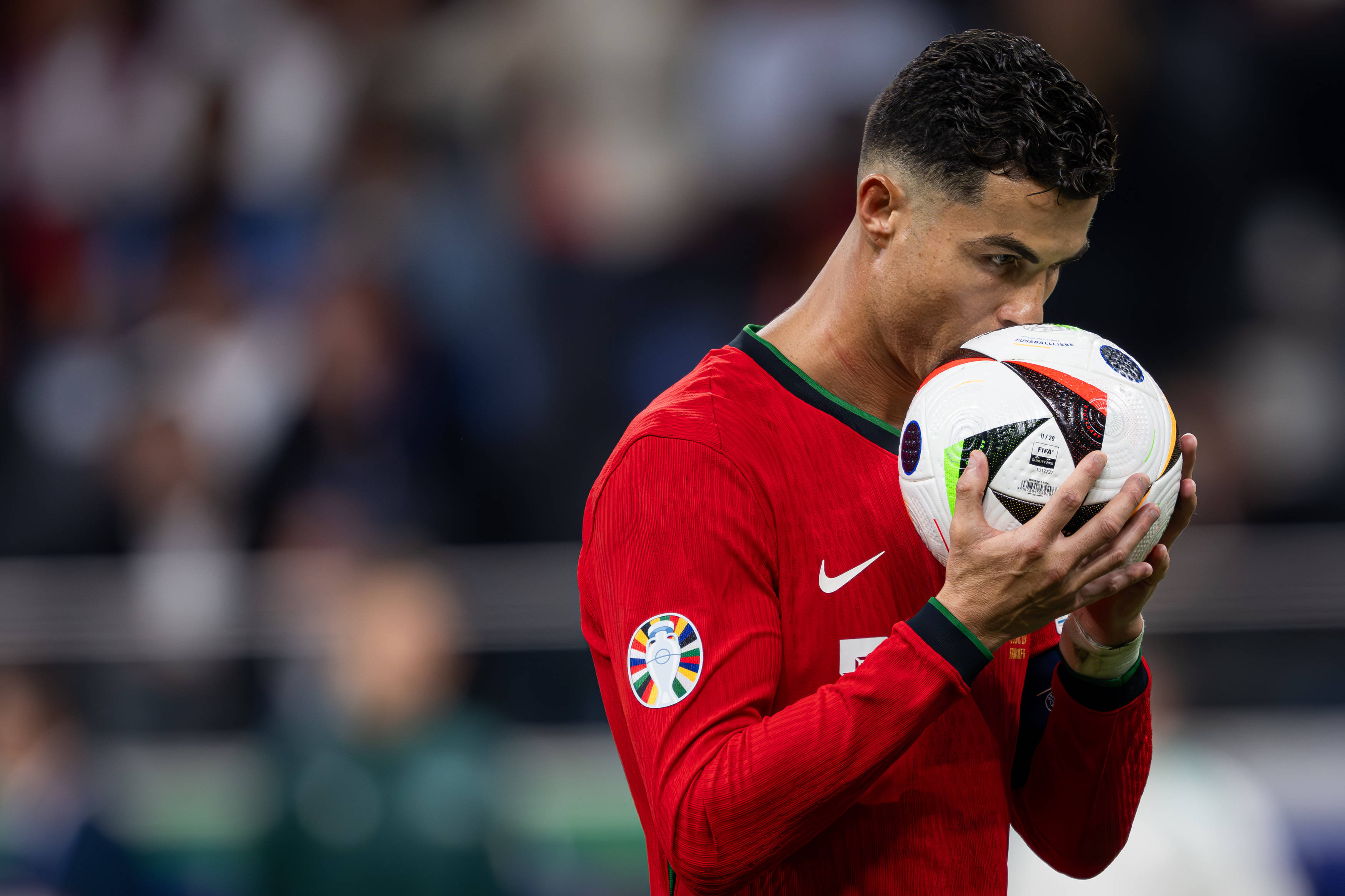 包含葡萄牙队翻盘法国队，许昕状态火热的词条