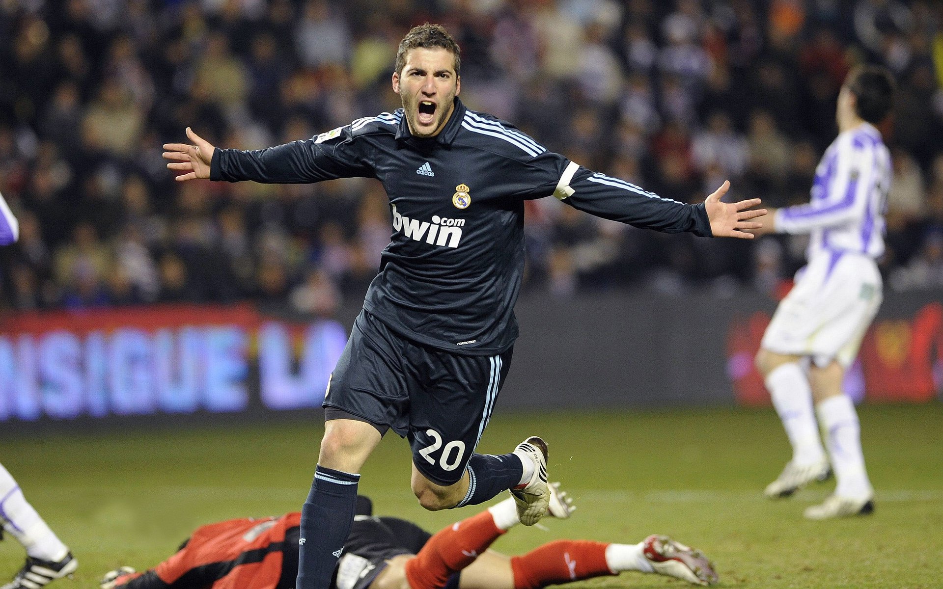 从沈阳到密尔沃基,当辽宁队跨越虚拟疆界,在美加墨世界杯焦点战中力克雄鹿