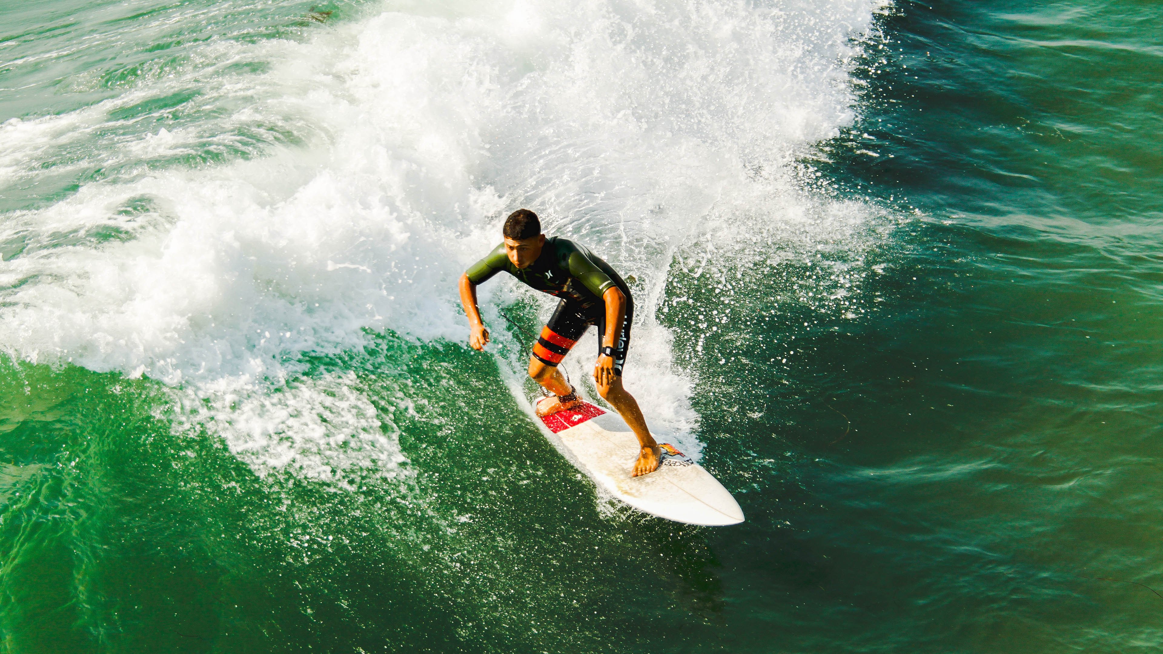 莱万成胜负手，牙买加争冠战惊艳胜出切尔西