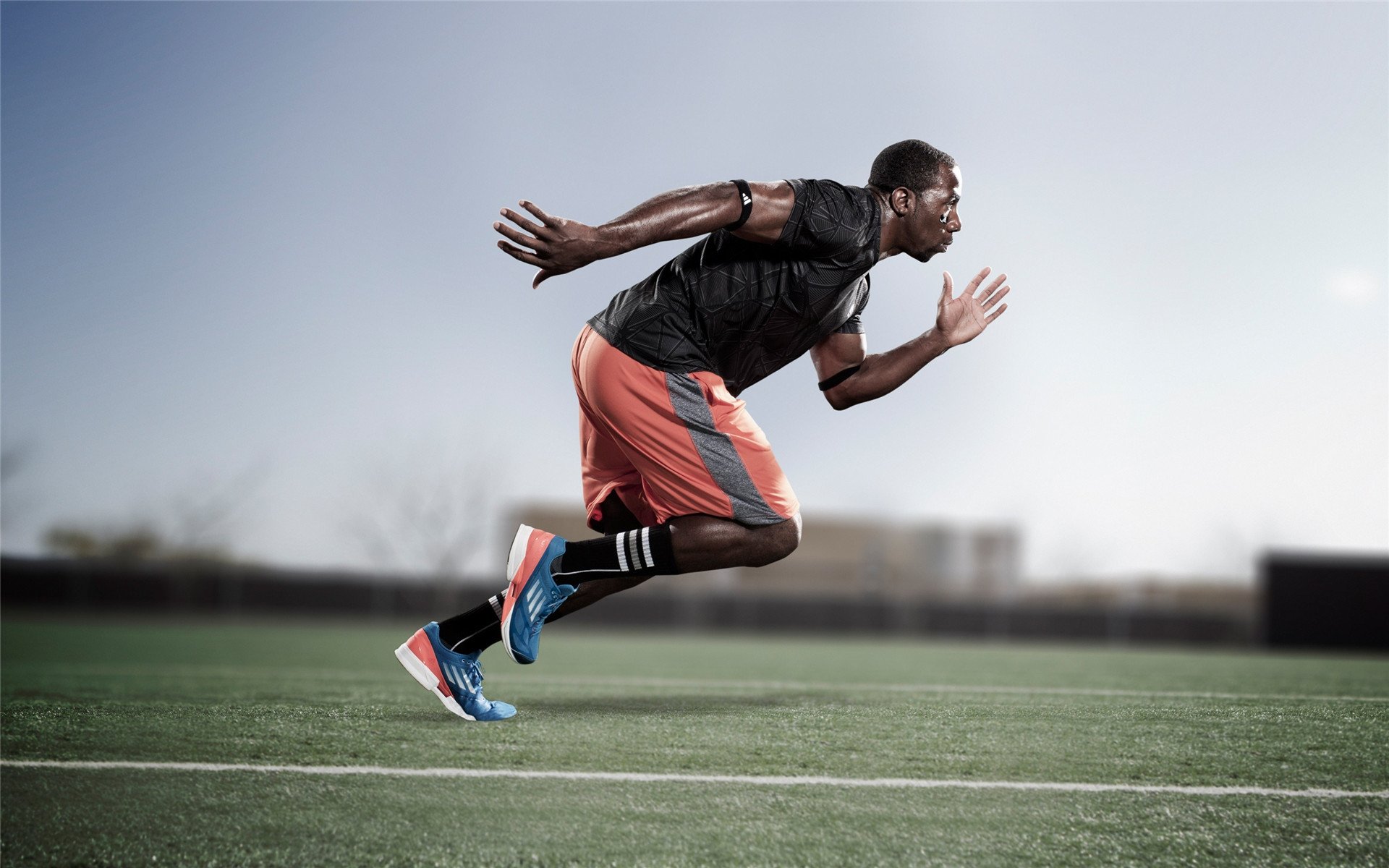 绿茵场与硬木地，当德甲争冠战遇见广厦淘汰马刺的隐喻